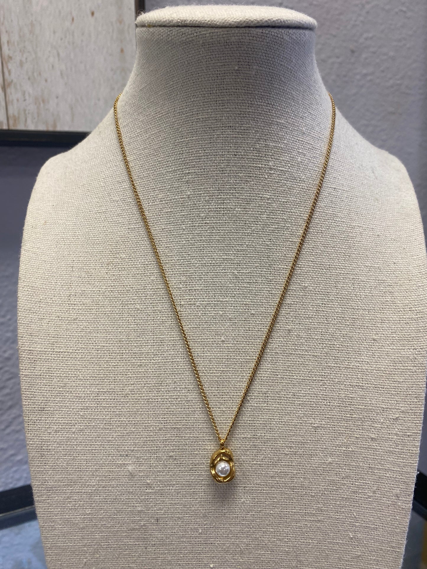 Stainless Gold Plated Imitation Pearl Necklace