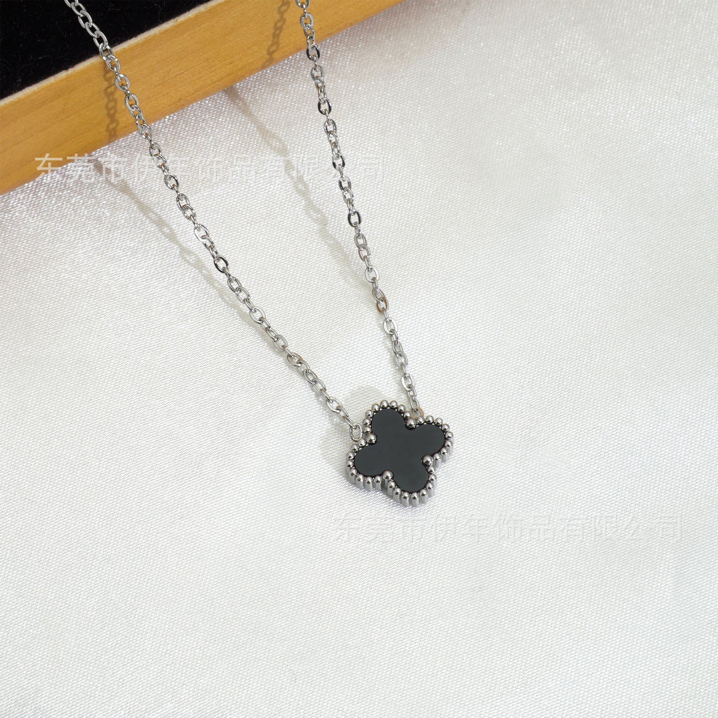 Clover Necklace Gold & Silver
