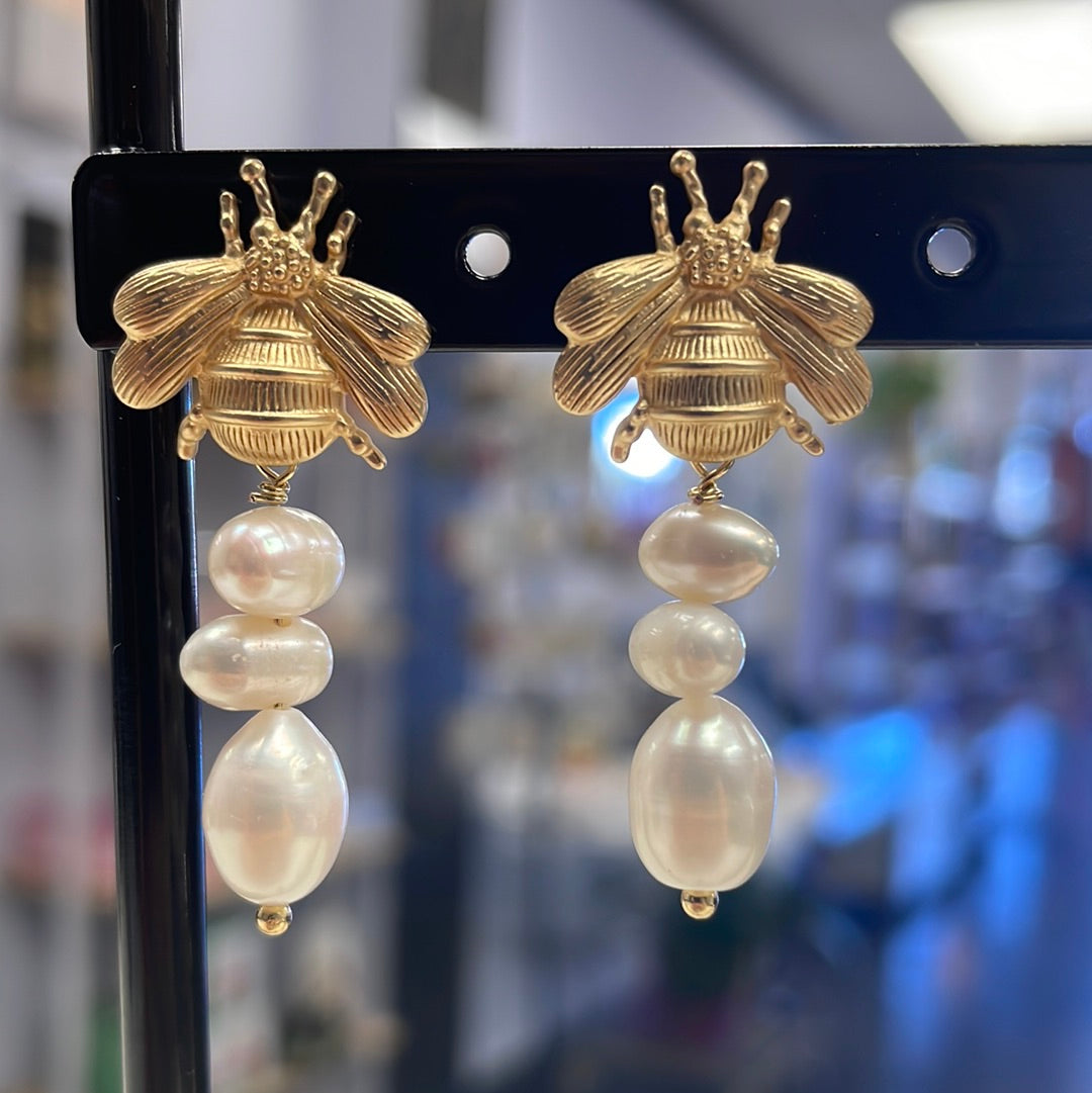 Honey bee imitation pearl earrings ￼