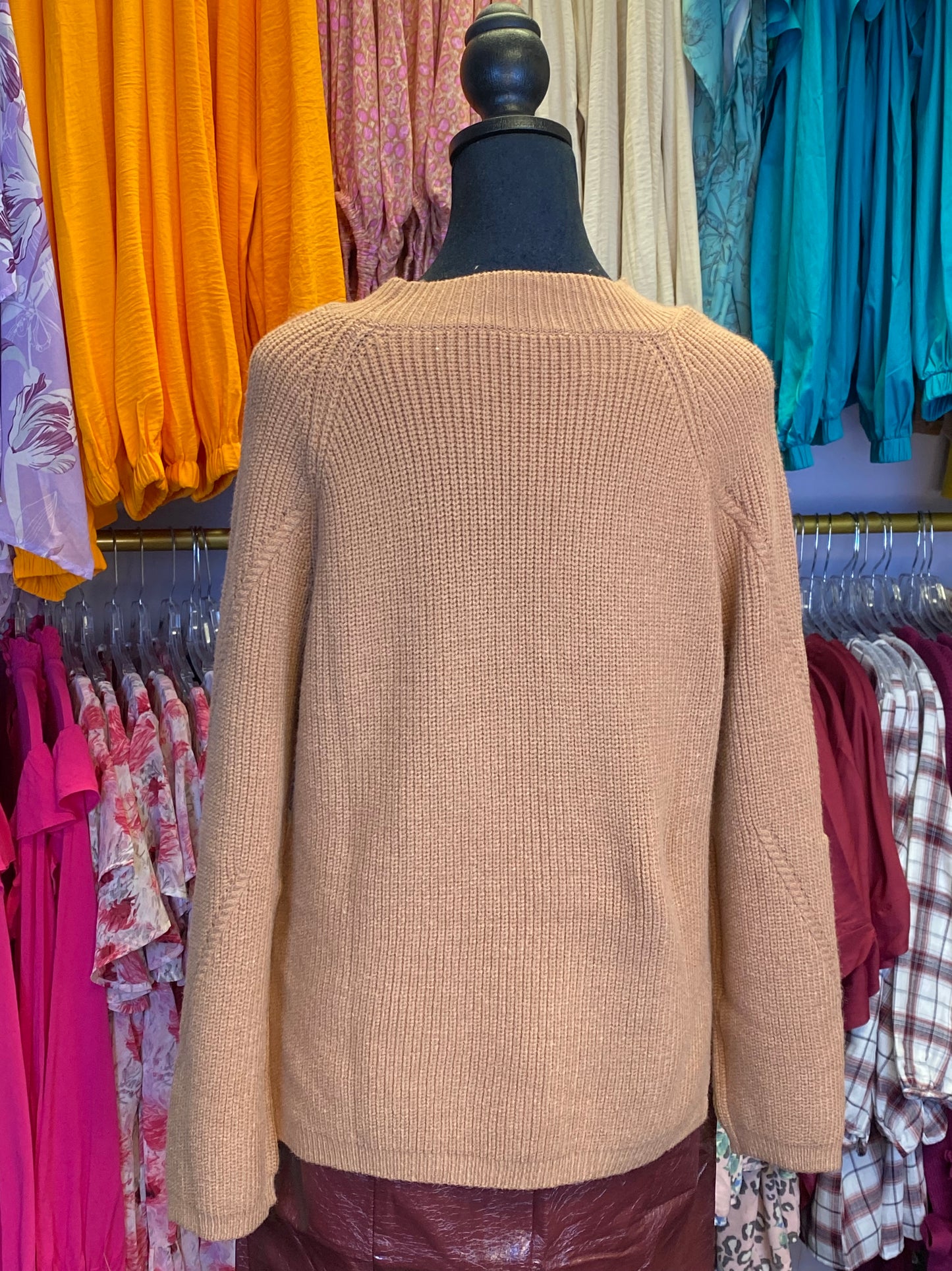 BROWN SOFT THREAD ROUND NECK RAGLAN SLEEVE SWEATER