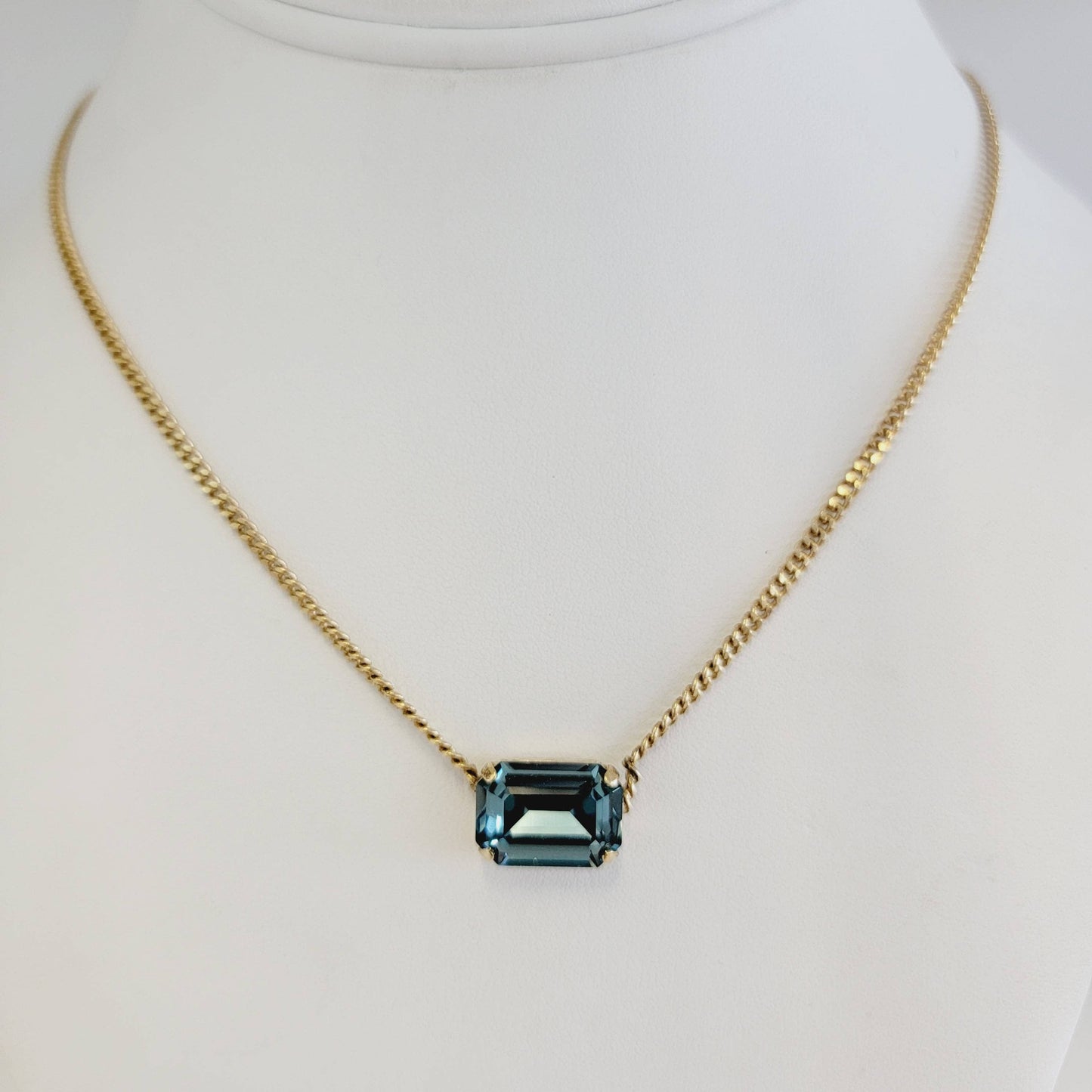Rubin Necklace in Earth, Wind & Fire: Emerald