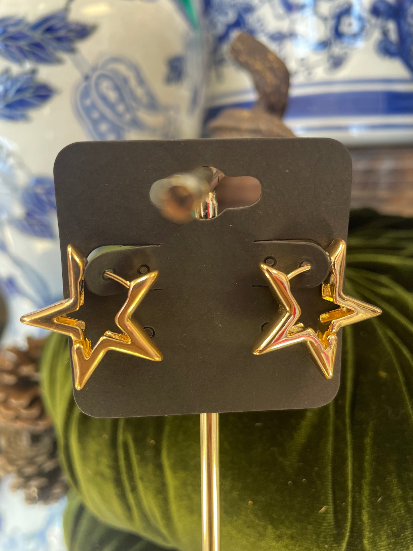 Star Pressure Hoop Earrings