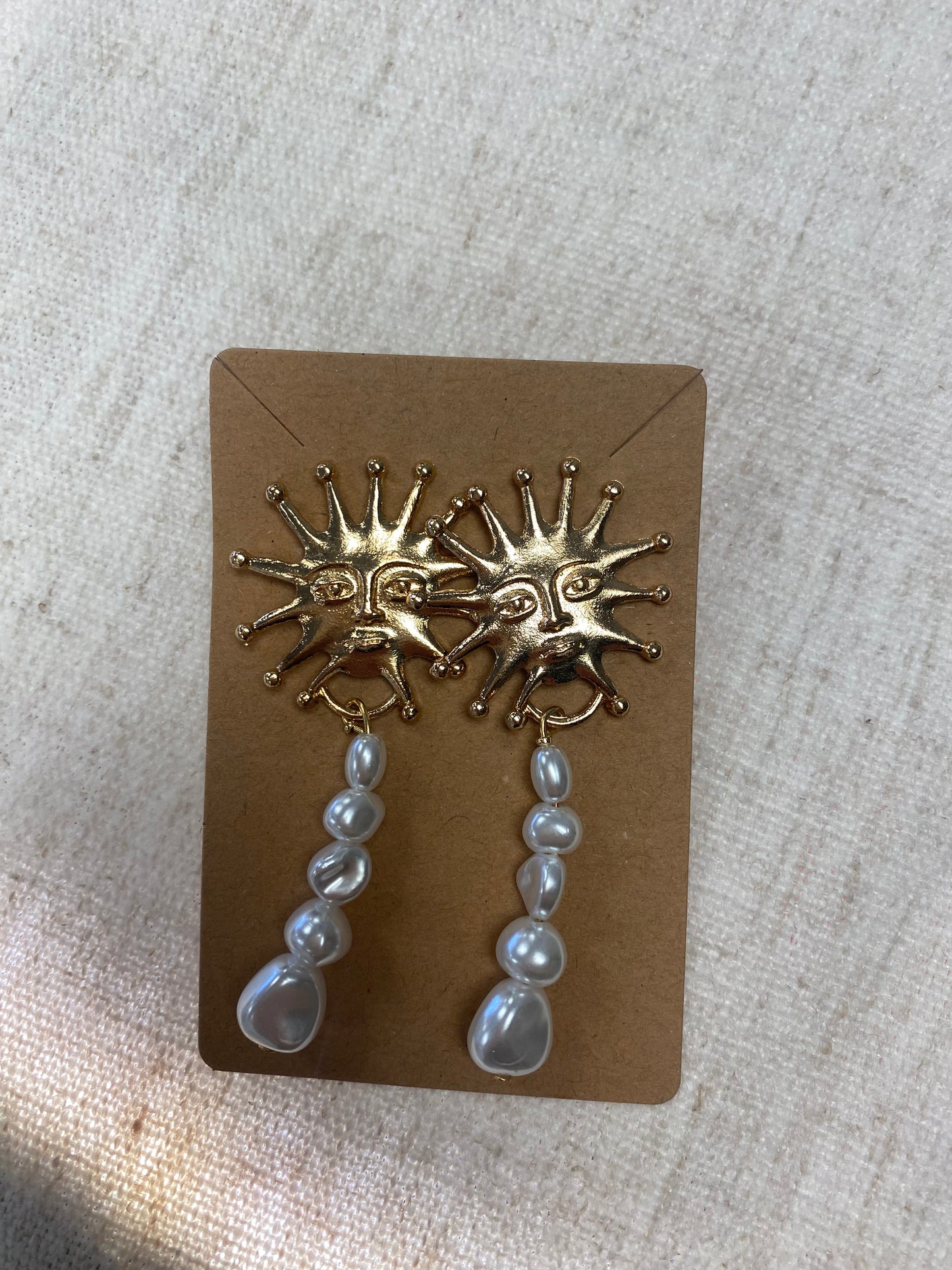 Sun pearl earrings