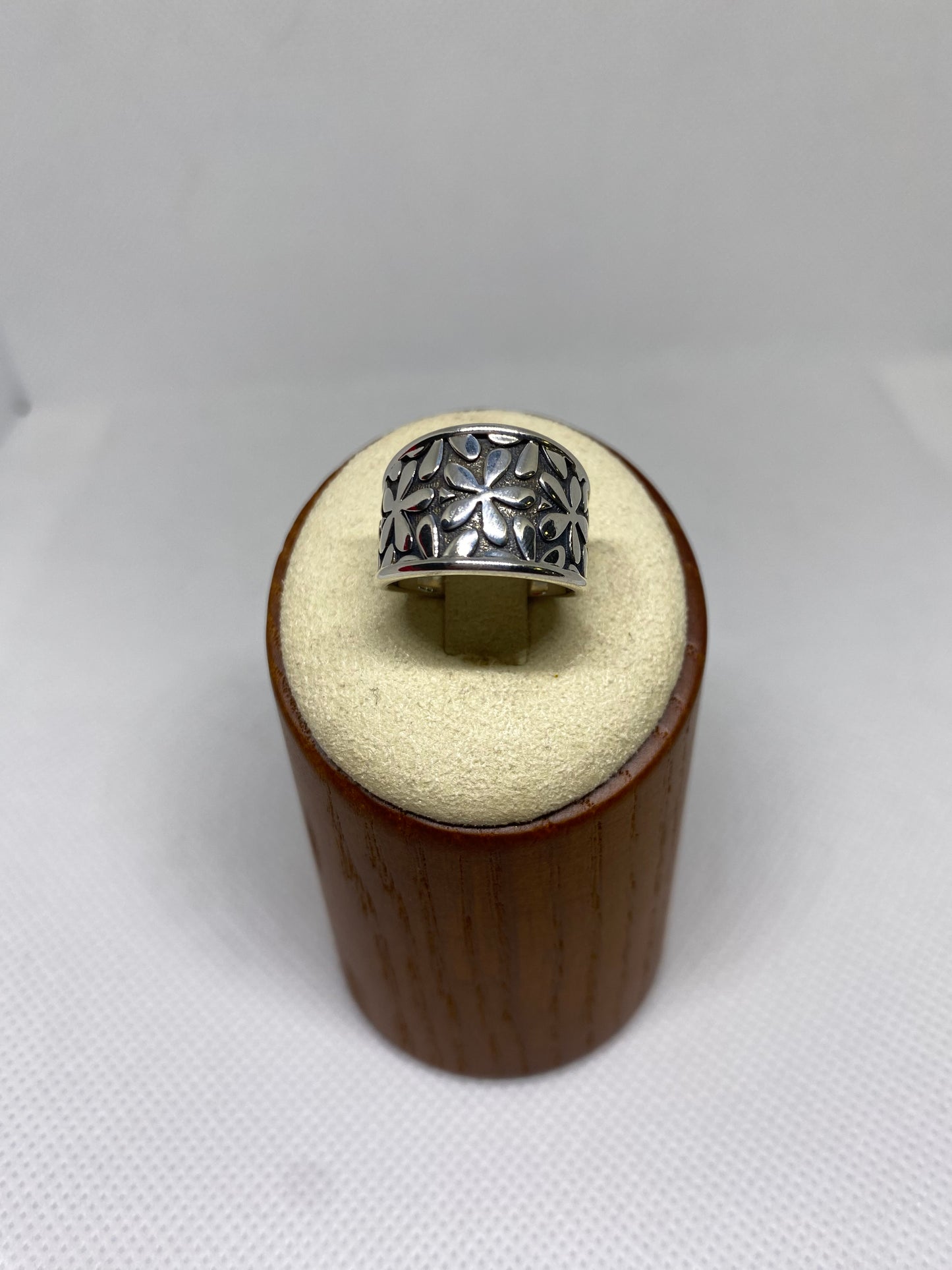 James Avery Retired Wide Flower Ring Size 5