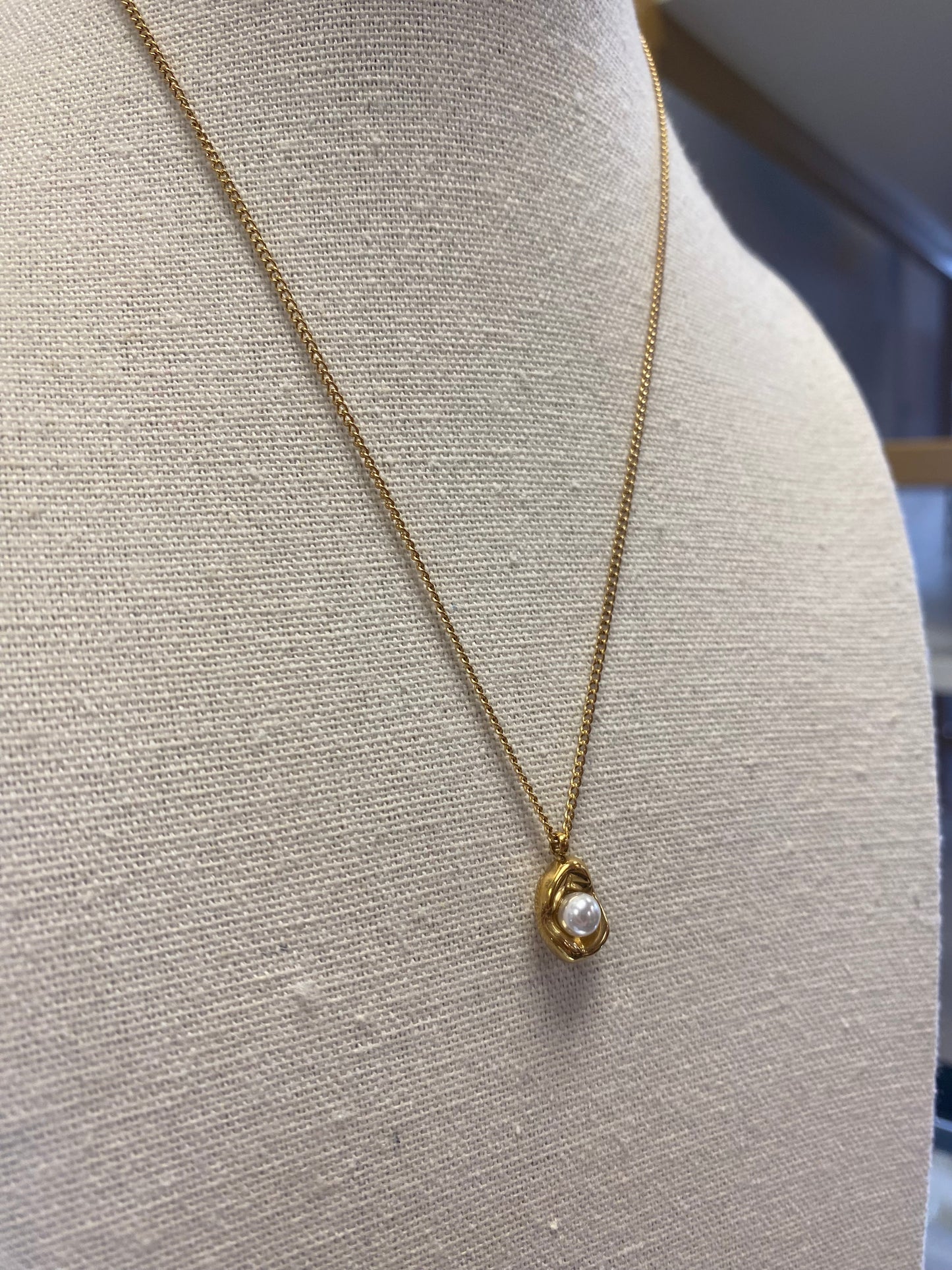 Stainless Gold Plated Imitation Pearl Necklace