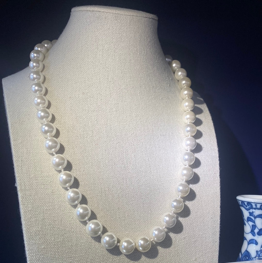 Susan Shaw Silver Hand Knotted 18” glass Pearl Necklace