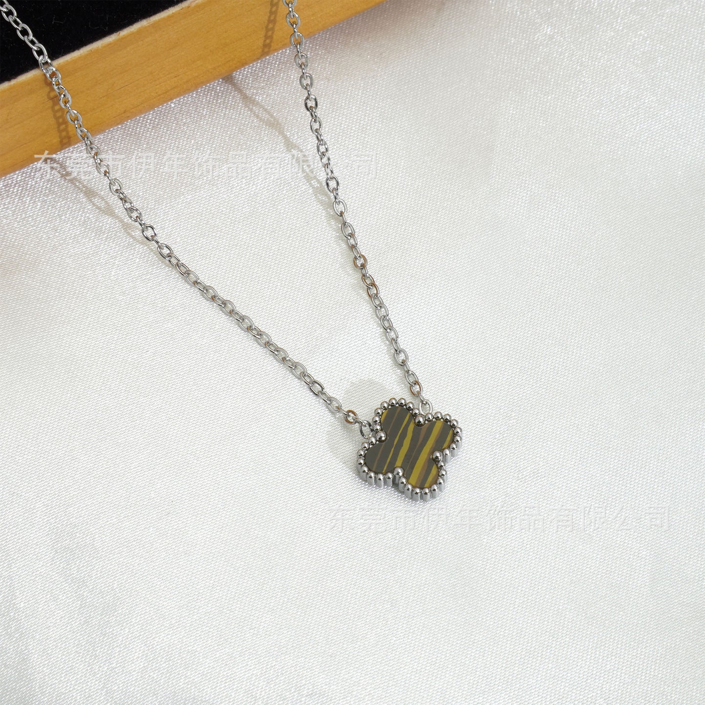 Clover Necklace Gold & Silver