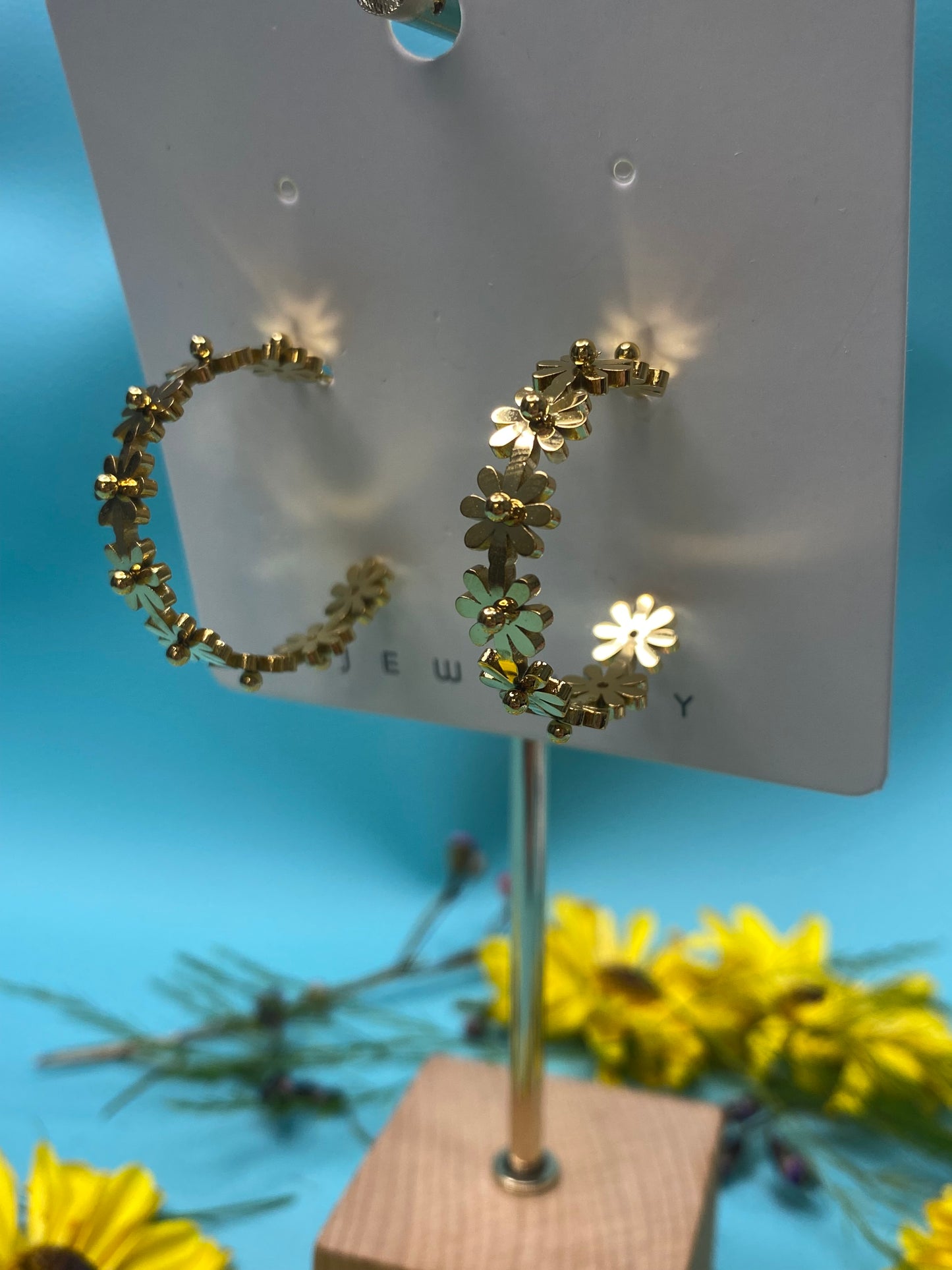 Daisy Flower Gold Hoop