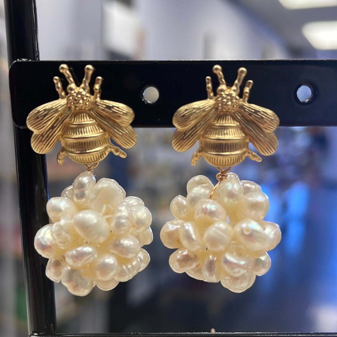 Honey bee imitation pearl earrings ￼