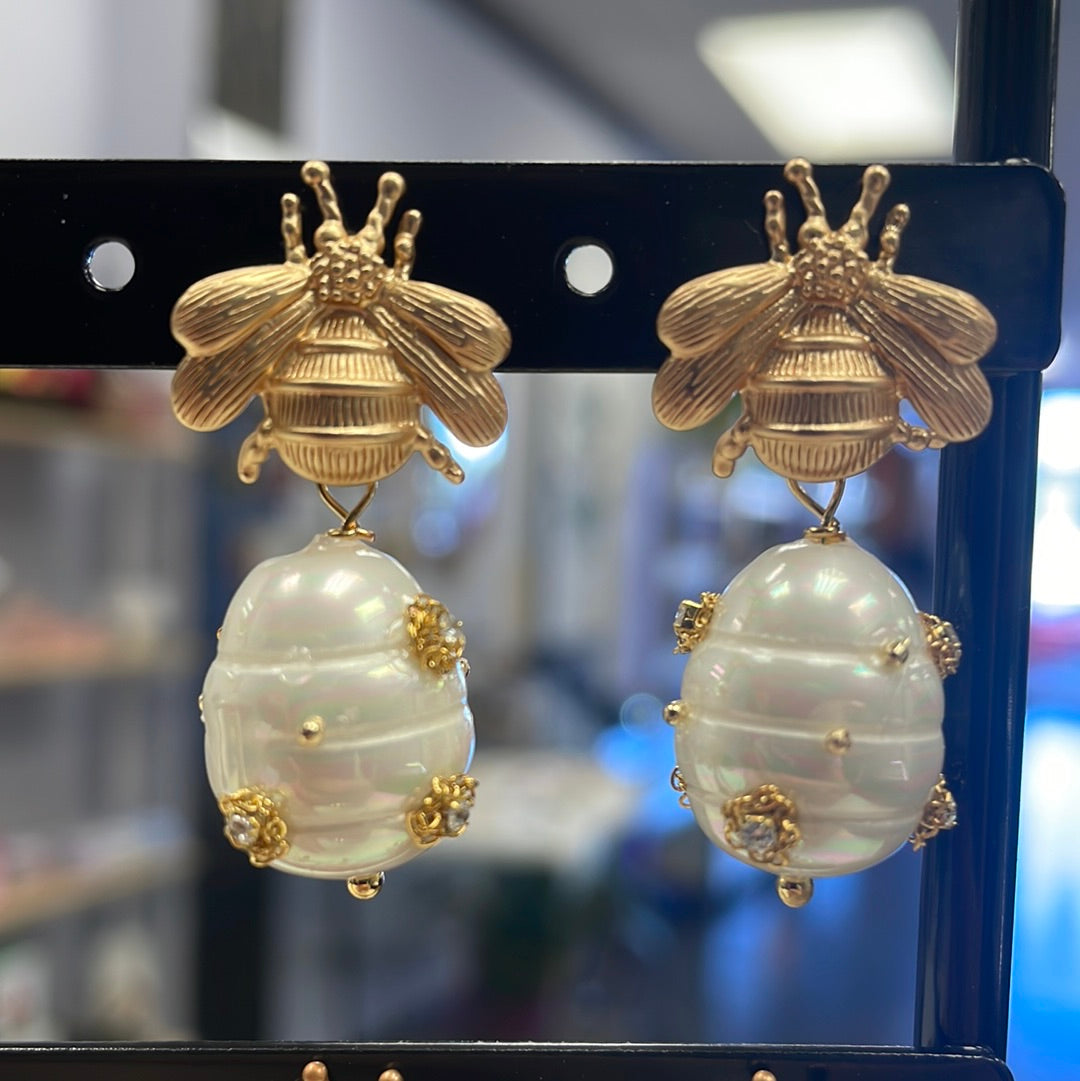 Honey bee imitation pearl earrings ￼