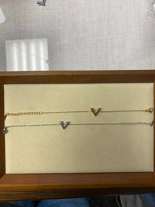 V bracelet