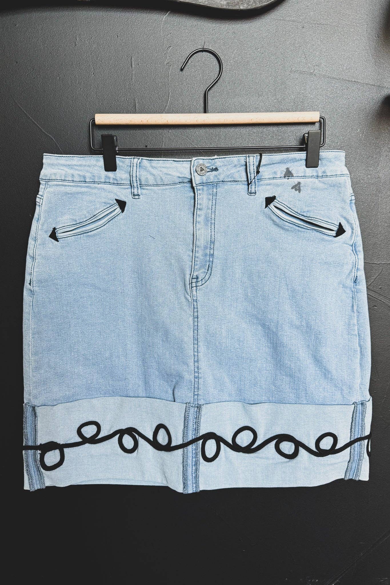HOWDY HEMLINE SKIRT: L